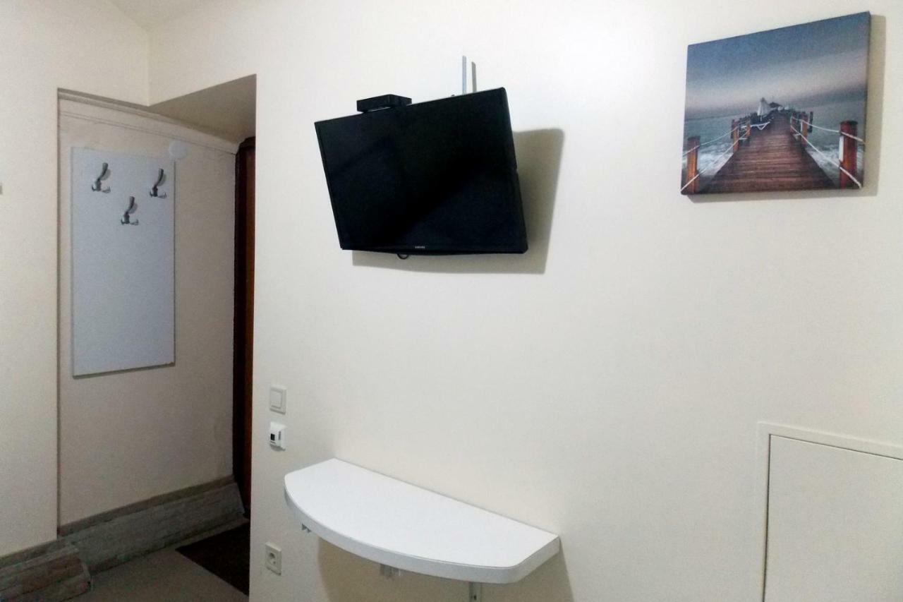 Compact Studio In The City Center Apartment Liov Exterior foto